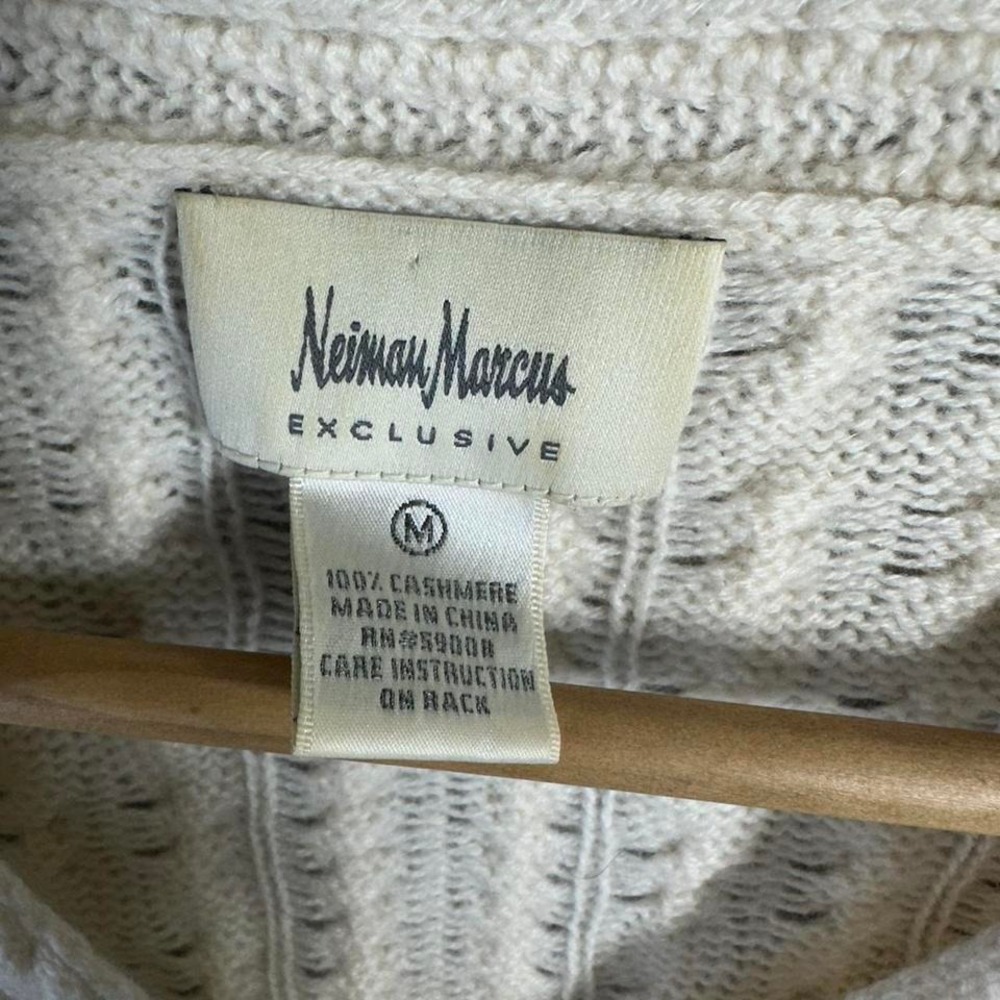 Neiman-Marcus Woman's 100%‎ Cashmere Cable Knit V-neck Pullover Sweater Ivory M - Picture 3 of 8